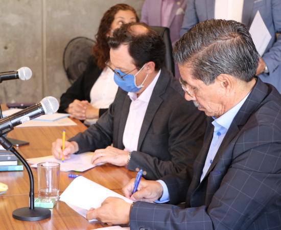 Firma de convenios con municipios